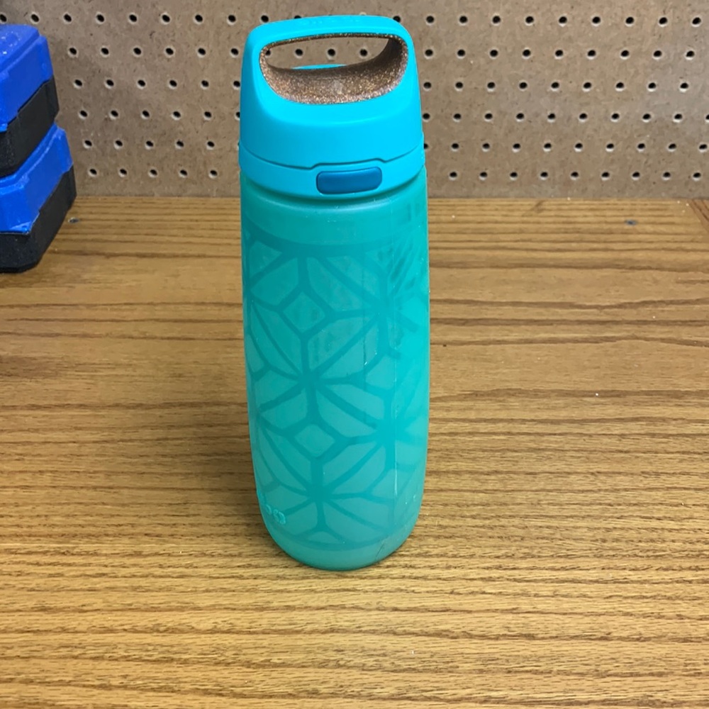 Ello brand glass water bottle replaceable straw rubber sleeve